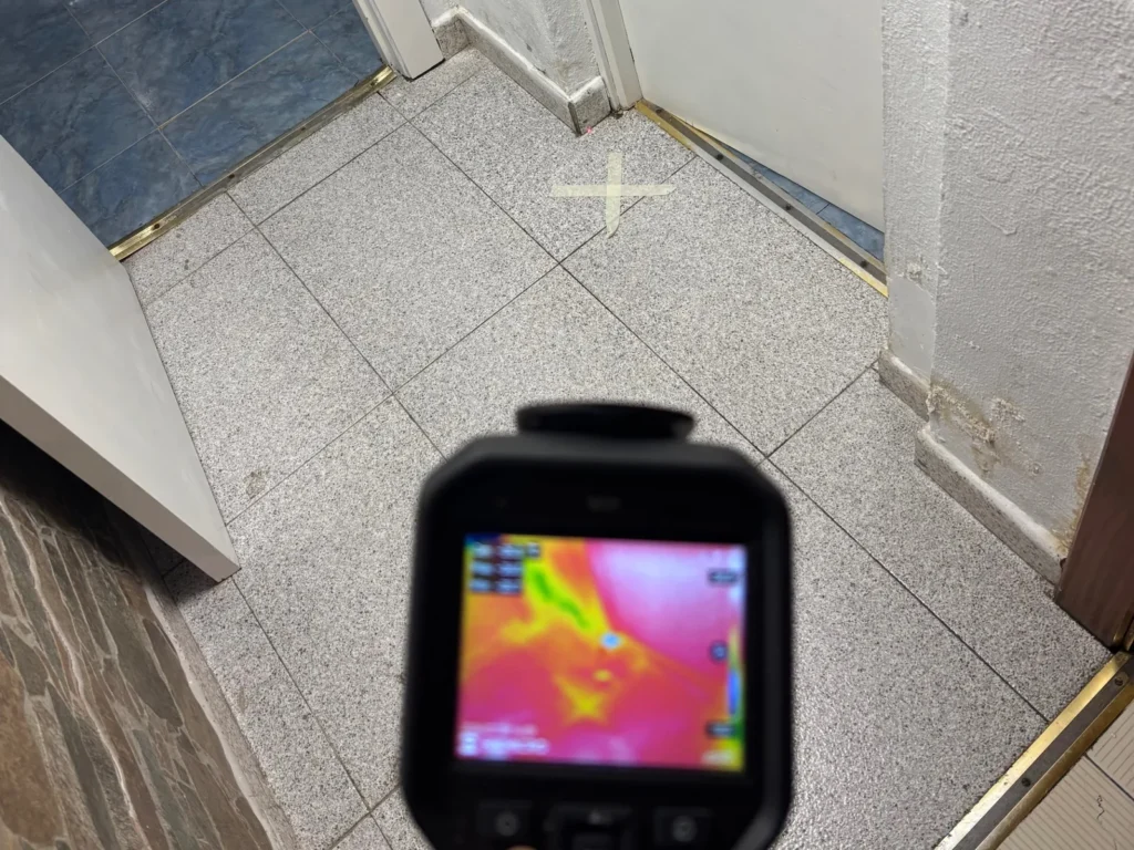 ¿Tengo una fuga de agua oculta? ¿Se puede detectar con una cámara termográfica? Si muchas fugas se pueden detectar con el uso de la termografía