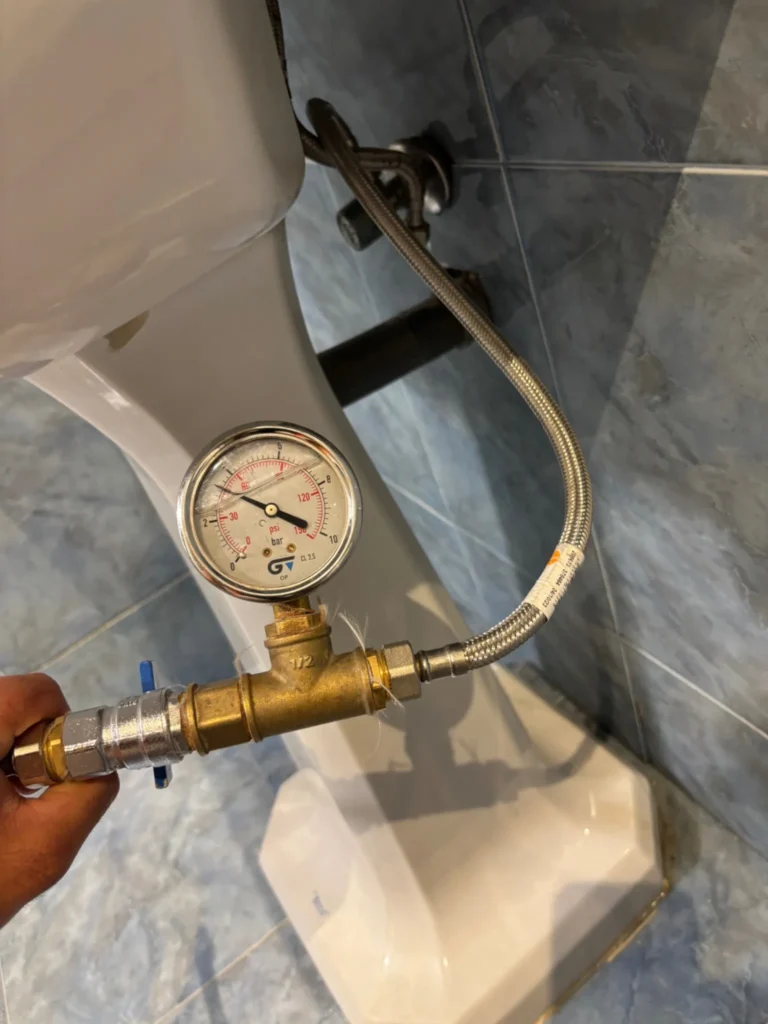 Mediante una prueba de estanqueidad se puede saber si tenemos una fuga de agua en casa
